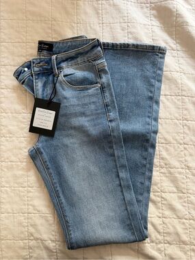 Wild Oak Boutique Dorian Risen Jean - Medium Wash